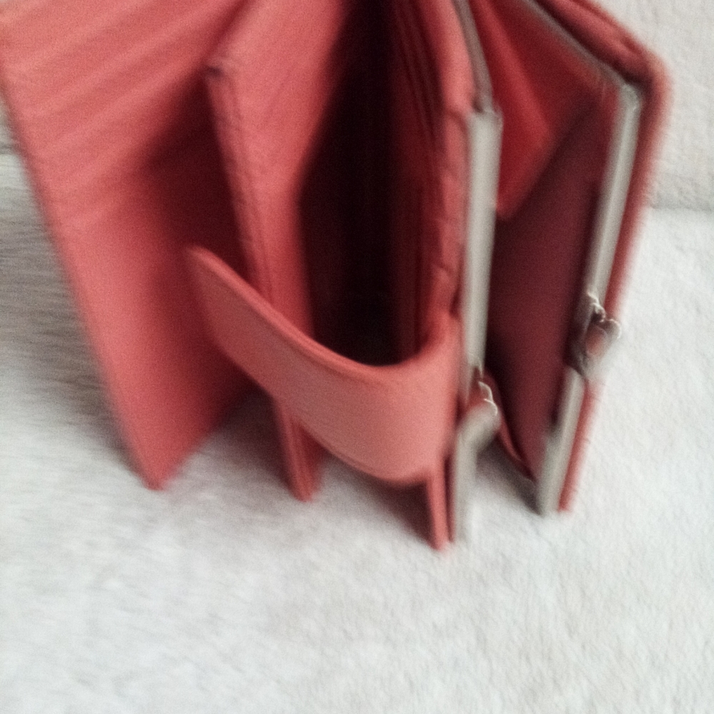 Uñ branded peach geñuine leather coiñ purse wàllet